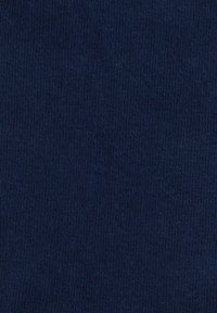 Granatowy materiał o gładkiej, lekko teksturowanej powierzchni z równomiernym wzorem dzianiny. Brak widocznych ozdób lub elementów metalowych.