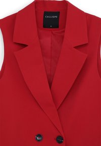 Roter ärmelloser Blazer mit einem Reverskragen, doppelter schwarzer Knopfleiste und glatter Stoffstruktur. Markenetikett "CALLIOPE" innen sichtbar.