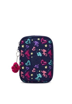 Bustina blu navy con zip con motivi di animali di palloncini e cuori in rosa, viola e turchese, più un piccolo portachiavi a forma di scimmia rosa attaccato.