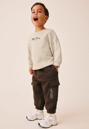 Next, CREW NECK SWEAT TOP AND UTILITY JOGGERS SET - Survêtement - ecru marl