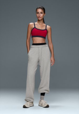 OYSHO, MEDIUM-SUPPORT CONTRAST STITCH COMFORTLUX SPORTS BRA - Brassière - strawberry