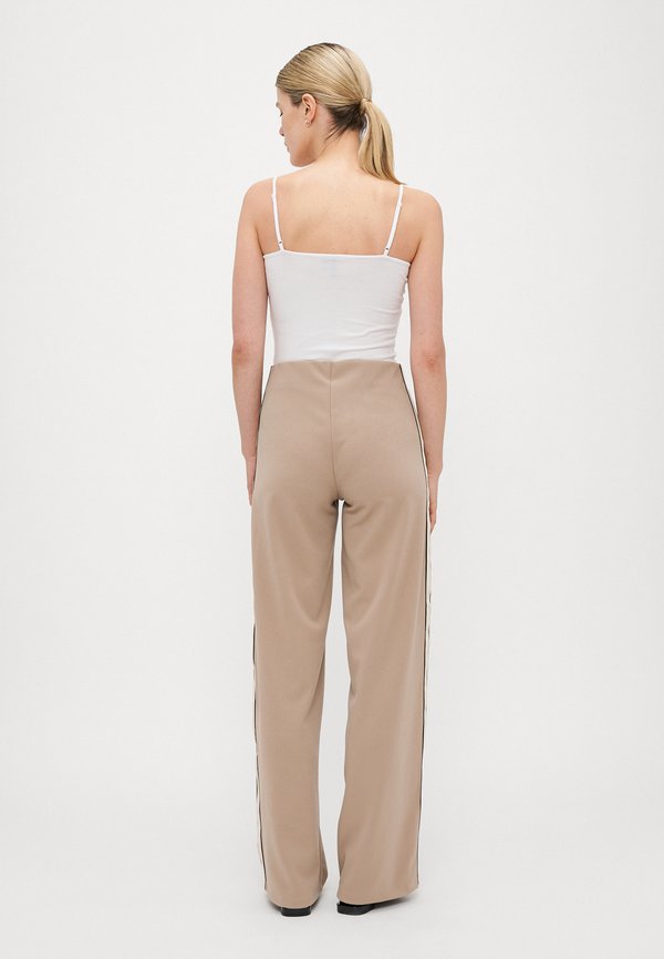VMBERLIN WIDE PANEL - Trousers - silver mink2