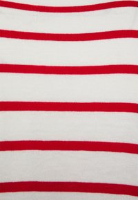 Tela de rayas rojas y blancas con líneas horizontales, con una textura suave y rayas de ancho variable espaciadas de manera uniforme.