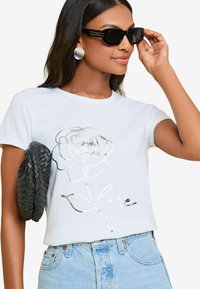 Lipsy FOIL PRINTED ROUND NECK REGULAR - Trükipildiga T-särk - white