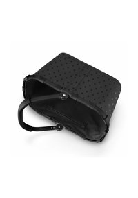 Schwarze Tote-Tasche mit gepunktetem Muster, ausgestattet mit einem gebogenen Griff und einer Reißverschlusstasche im Inneren. Hergestellt aus strukturiertem Material mit einem robusten Design.