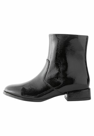Klasszikus bokacsizmák - black patent