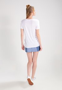 Levi's® PERFECT  - T-shirt z nadrukiem