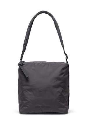 Czarna, kwadratowa torba na ramię z wyściełanym paskiem i zamkiem błyskawicznym, z subtelnym logo "Herschel Supply Company" z przodu.