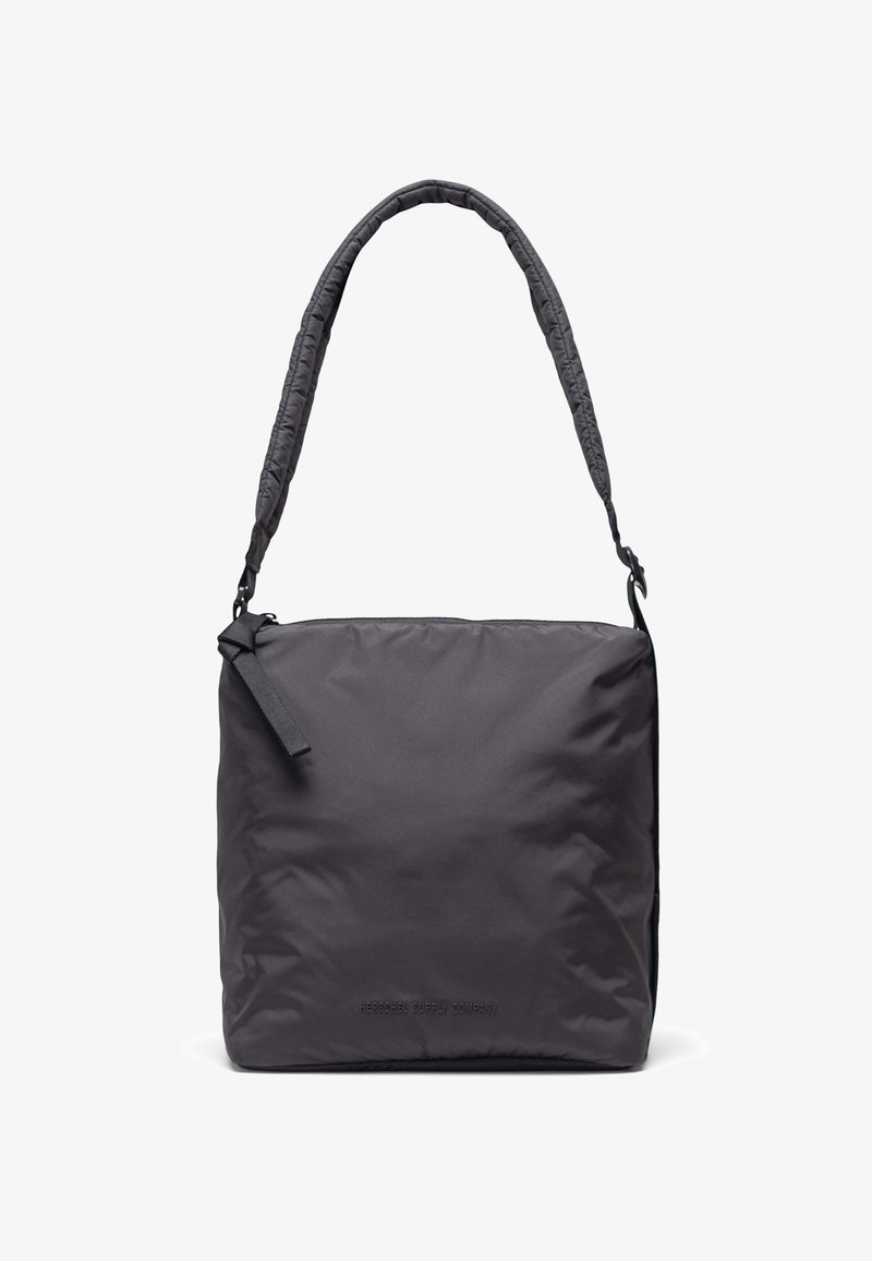 Sac bandoulière noir en forme de carré avec bandoulière rembourrée et fermeture éclair, présentant un logo discret "Herschel Supply Company" à l'avant.
