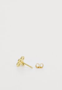 Boucle d'oreille en or en forme de fleur à trois pétales, dotée d'un support droit et d'un dos circulaire.
