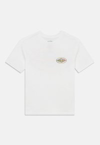Vitt kortärmat t-shirt gjort av bomull. Har en liten flerfärgad grafisk logotyp på vänster bröst. Enkel design med rund hals.