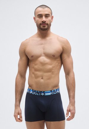 Modré a čierne boxerky s širokým elastickým pásom s nápisom „JACK & JONES“ v kontrastných farbách. Mäkká tkanina.
