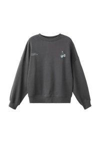 Grauer Sweatshirt mit lockerer Passform, geripptem Halsausschnitt und kleinem Kirschmotiv auf der linken Brust. Der Text lautet "Lit and Legendary."