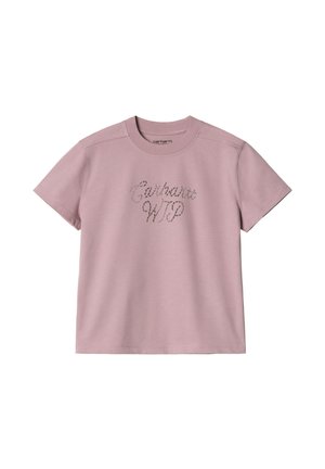 Camiseta de algodón rosa con mangas cortas y escote redondo. Presenta un logotipo metálico en script "Carhartt WIP" en la parte frontal.