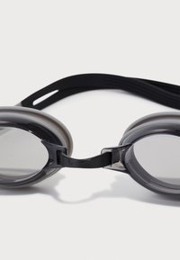 Zwemgoggles met grijs getinte lenzen, zachte siliconen afdichtingen en een zwarte verstelbare strap. Ronde frames met een gestroomlijnd ontwerp.
