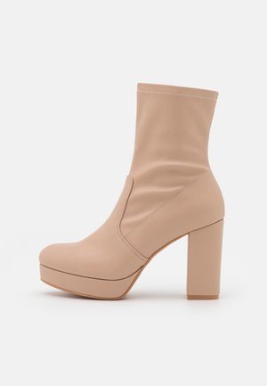 Højhælede støvletter - beige