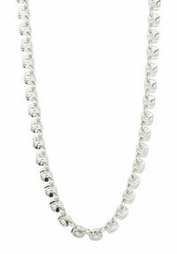 Collar de cadena de plata con eslabones redondeados irregulares texturizados, conectados por pequeños eslabones circulares, exhibido sobre un fondo blanco.