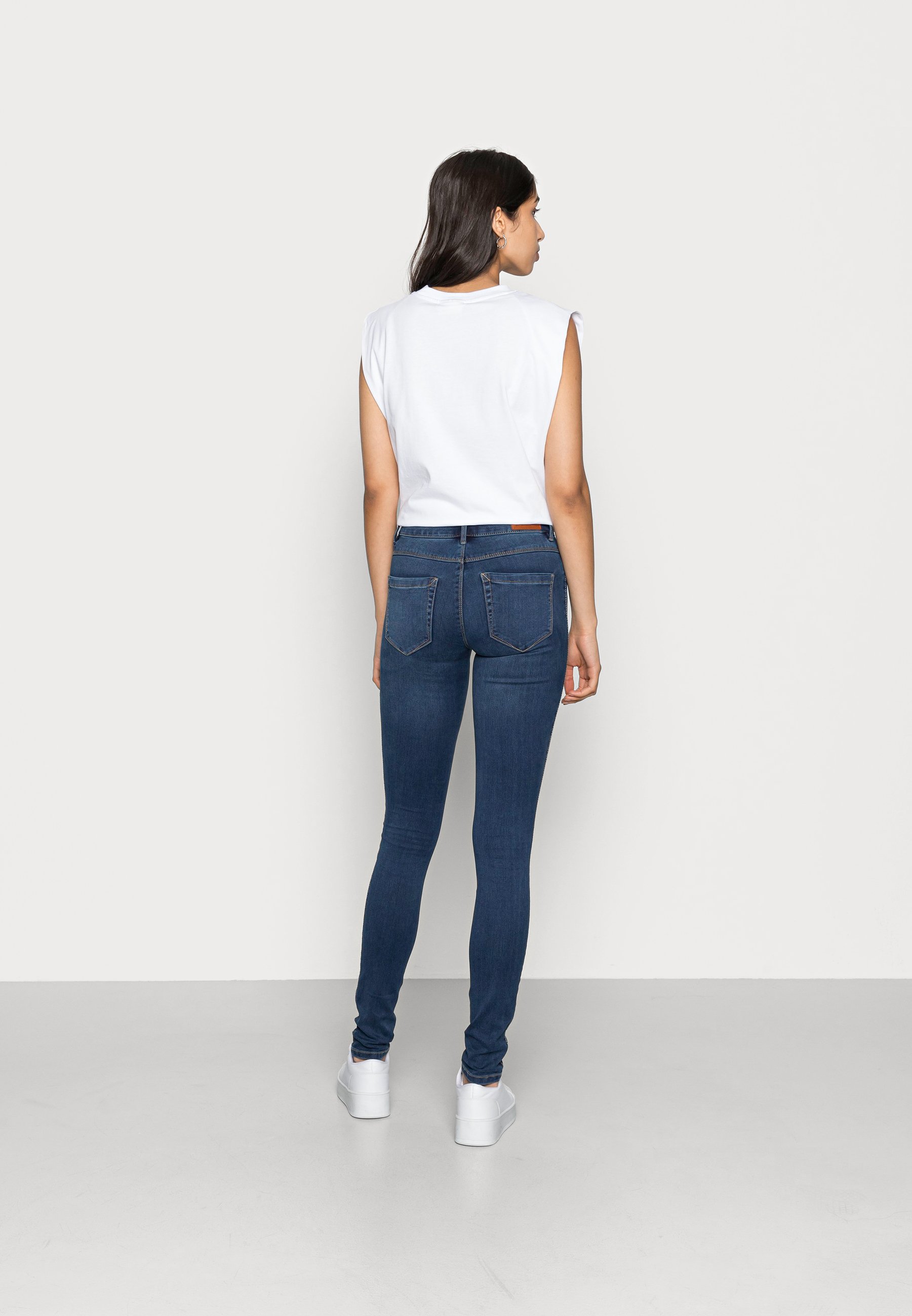 ONLY ONLROYAL - Aptempti džinsai - dark blue denim/tamsiai mėlynų džinsų -  Zalando.lt