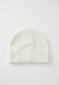 Berretto bianco a coste con risvolto, caratterizzato da una consistenza morbida e un design senza cuciture per comfort e calore.
