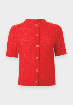 Cardigã vermelho de mangas curtas com decote redondo, apresentando seis botões laranja na frente e malha ligeiramente texturizada.