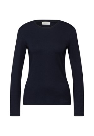 Granatowa koszulka z długim rękawem wykonana z miękkiej bawełny. Charakteryzuje się okrągłym dekoltem i dopasowanym krojem, bez widocznych wzorów czy akcentów.