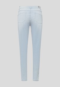 Hellblaue Jeans aus Denim im Slim-Fit, mit fünf Taschen und einer glatten Textur. Der Bund umfasst ein dezentes Logo-Detail.