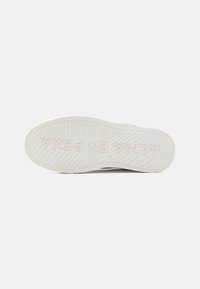 Alma en Pena Αθλητικά παπούτσια - berlin silver