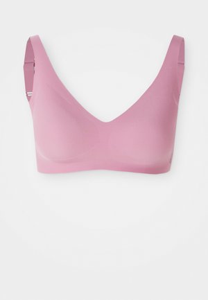 Roze draadloze bh met een zachte textuur, v-hals ontwerp, verstelbare bandjes en zonder zichtbare hardware of sluitingen.