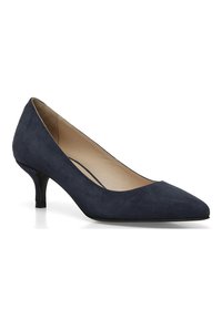 Námořnicky modrý semišový pump s špičatou špičkou a malým stiletto podpatkem. Hladká vnitřní podšívka s jemným zakřivením po stranách.