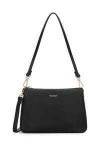 Borsa a spalla nera in pelle con finitura testurizzata, accessori in oro e tracolla removibile. Presenta logo impresso sul davanti.