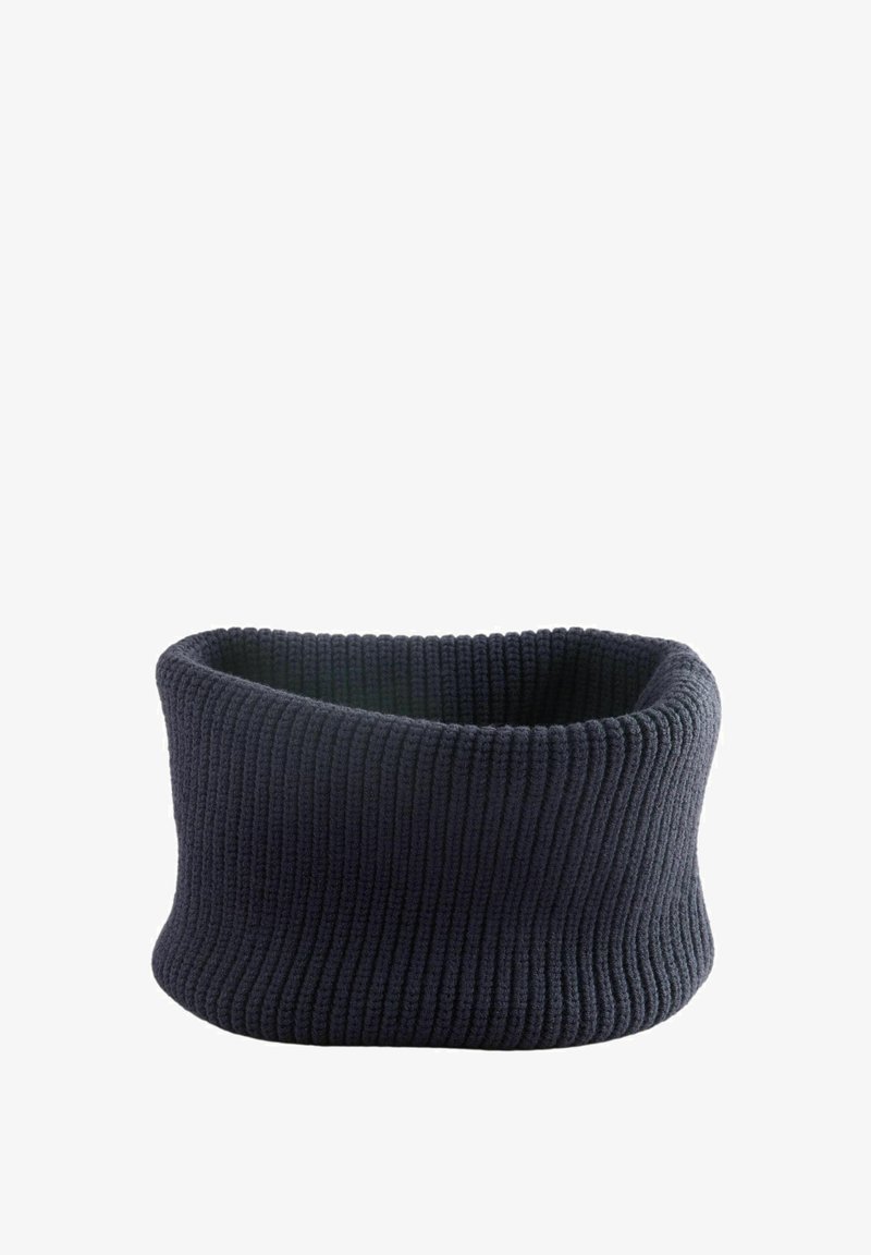 Tour de cou tricoté côtelé bleu marine foncé de forme cylindrique, conçu pour apporter chaleur et confort.