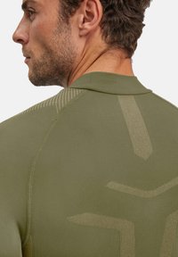 FALKE WARM TURTLENECK MILD TO COLD TEMPERATURES - Maglietta intima - herb