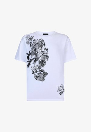 Valge lühikeste varrukatega T-särk musta botaanilise mustriga, millel on vasakul küljel ja paremal all nurgas suured lehed ja lilled.