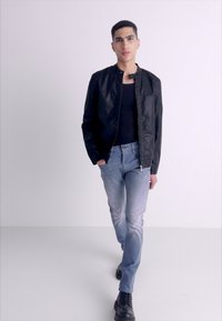 Replay ANBASS PANTS - Karcsúsított farmerek - medium grey