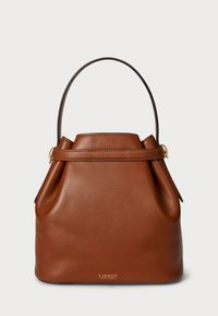 Barna bőrtáska puha, lekerekített formával, összefogott felső résszel és egyetlen fogantyúval. Aranyszínű fémeszközökkel és domború logóval rendelkezik az elején.