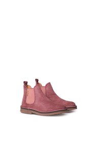 Botas Chelsea de ante en color rosa empolvado con paneles laterales elásticos, tiradores y suela de cuero apilada. Textura suave con detalles de costura.