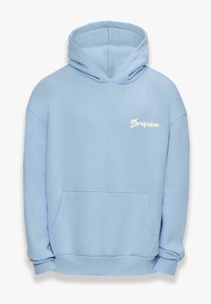 Hoodie bleu clair en tissu à texture douce. Il possède une poche frontale, un ourlet côtelé et un logo "Dropsize" blanc brodé.