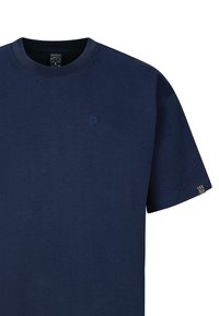 Navyblauw T-shirt van zacht katoen, met een ronde hals, korte mouwen en een klein geborduurd logo op de borst.