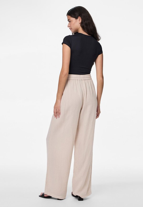 PCSASTINA WIDE  - Trousers - silver gray3