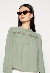 JDY LION LIFEL/S PLACKET - Blusa - sea spray