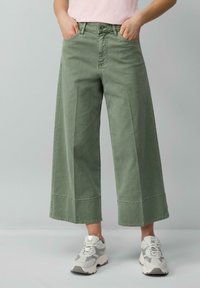 s.Oliver - Jeansy Relaxed Fit