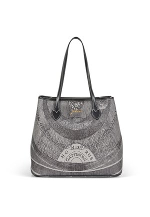 Borsa tote grigia e nera con lunghe maniglie nere, caratterizzata da testo circolare astratto e un piccolo logo dorato al centro anteriore.