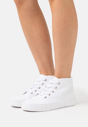 BOSANOVA Sneakers Donna Con Suola Platform 4,5 Cm: Bianche, Pelle Vegan, Comode E Alla Moda