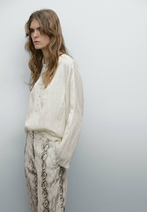 ANIMAL PRINT STRAIGHT-LEG WITH VENTS - Trousers - beige2