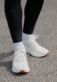 Saucony TRIUMPH - Scarpe da corsa su strada - white