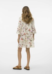 Vero Moda Vestido informal - birch