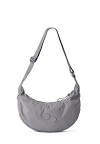 Graue Stoff-Schultertasche mit einer geschwungenen Form, verstellbarem Riemen, zwei runden Akzenten auf der Vorderseite und einem Reißverschlussfach.