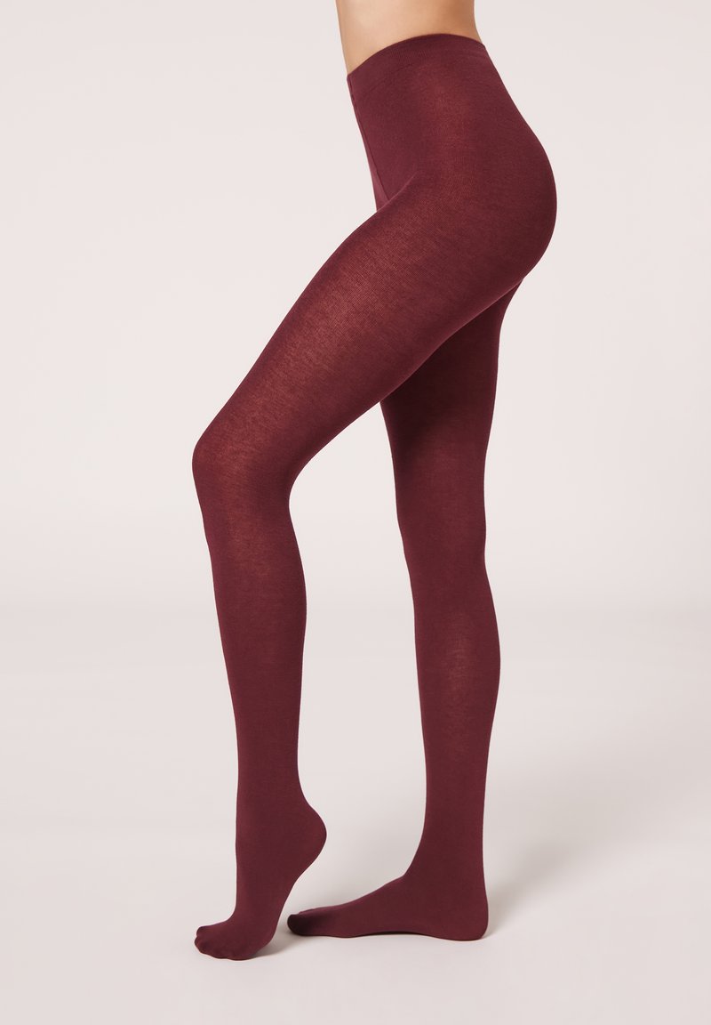 Collant bordeaux opaco con una texture liscia, caratterizzati da una vita alta e un design senza cuciture che si estende fino alle punte.