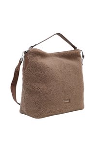Brązowa torebka z sztucznego futra o gładkim, brązowym skórzanym pasku i akcentach. Na froncie znajduje się metka z logo. Prostokątny kształt z miękką teksturą.