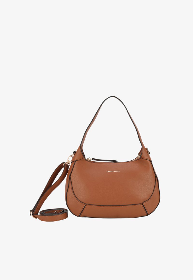 Bruine faux leren schoudertas met een gebogen vorm, ritssluiting aan de bovenkant, verstelbare schouderband en subtiele branding aan de voorkant.